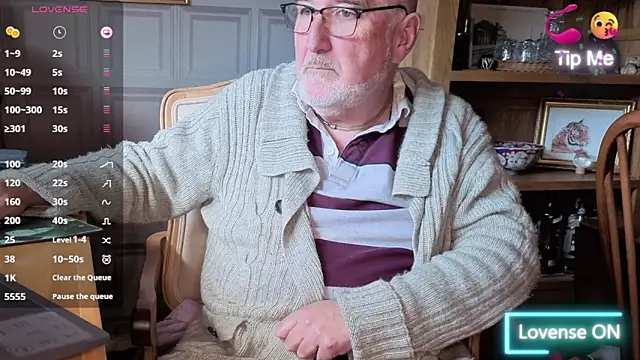 Adamdaddybear online show from October 25, 2025, 12:45 pm