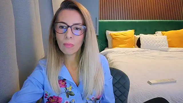 SukyGirl online show from September 30, 2025, 2:11 pm