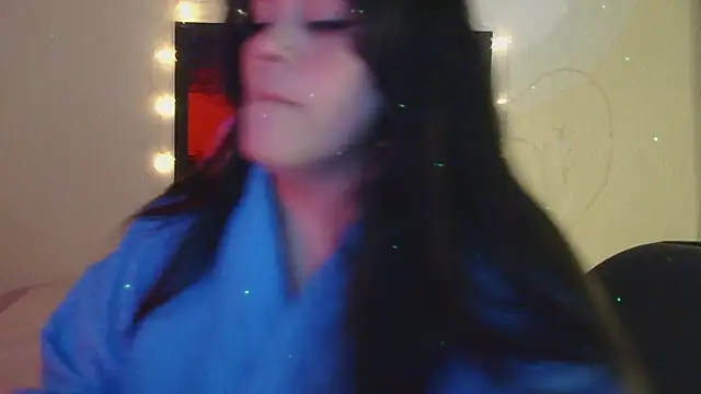 Snapshot of blue_angel33 chatting on February 13, 2025, 2:23 am blue angel33 online show from February 13, 2025, 2:23 am