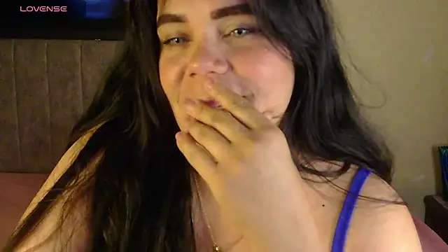 Snapshot of blue_angel33 chatting on November 6, 2025, 2:01 am blue angel33 online show from November 6, 2025, 2:01 am