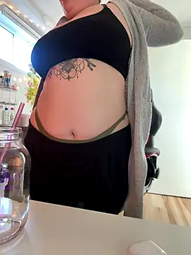 Sweetleeahxx online show from October 2, 2025, 1:18 pm