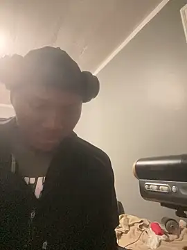 Snapshot of Festivitiesking1 chatting on November 27, 2025, 2:02 am Festivitiesking1 online show from November 27, 2025, 2:02 am