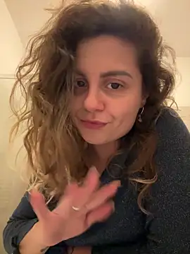 Snapshot of ItalianiMuli chatting on February 15, 2025, 3:17 pm ItalianiMuli online show from February 15, 2025, 3:17 pm