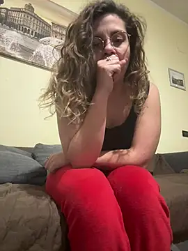 Snapshot of ItalianiMuli chatting on March 9, 2025, 10:19 pm ItalianiMuli online show from March 9, 2025, 10:19 pm