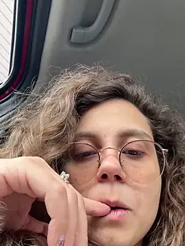 Snapshot of ItalianiMuli chatting on March 22, 2025, 2:14 pm ItalianiMuli online show from March 22, 2025, 2:14 pm