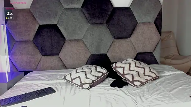 Latrellx7 online show from March 26, 2026, 3:34 am