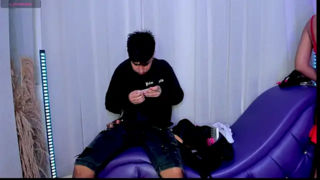 Yourslust  online show from November 21, 2025, 9:13 pm