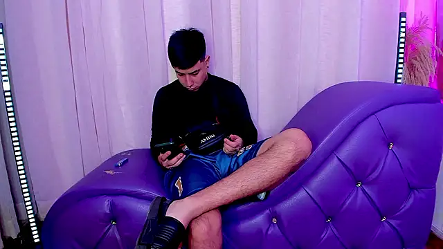 Yourslust  online show from February 19, 2026, 1:29 pm