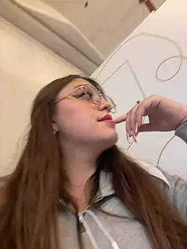 Snapshot of sweet_valery21 chatting on March 6, 2025, 2:18 pm sweet valery21 online show from March 6, 2025, 2:18 pm