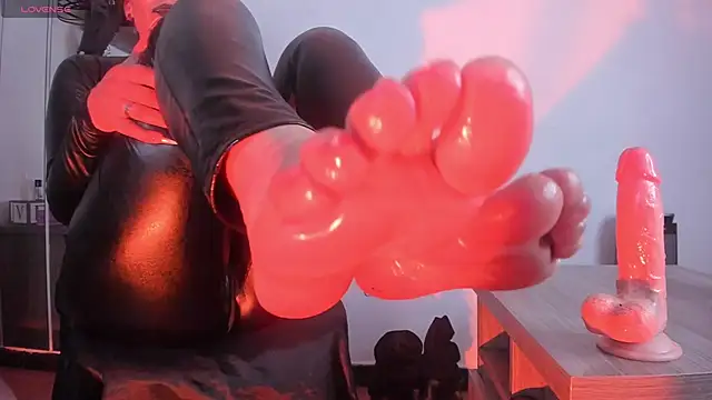 Snapshot of Molenna_queenn chatting on December 12, 2024, 6:03 am Molenna queenn online show from December 12, 2024, 6:03 am