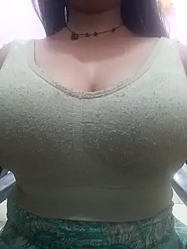 cute-mahek online show from April 16, 2026, 6:09 pm