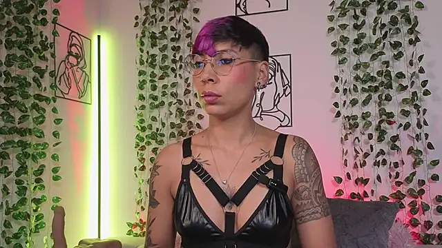 MiaMorgan  online show from May 28, 2026, 2:14 pm