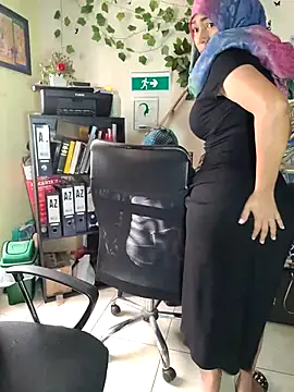 Snapshot of NAJWA-ARAB chatting on March 6, 2025, 2:40 pm NAJWA-ARAB online show from March 6, 2025, 2:40 pm