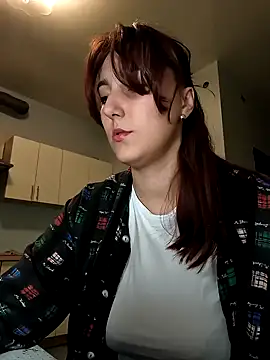 MiaStika online show from December 3, 2024, 5:12 pm