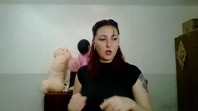 MiaStika online show from September 9, 2025, 1:43 pm