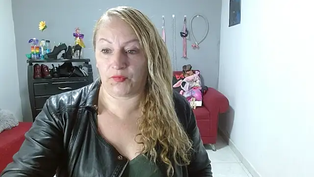 emperabigbootybigass online show from February 3, 2025, 12:14 pm