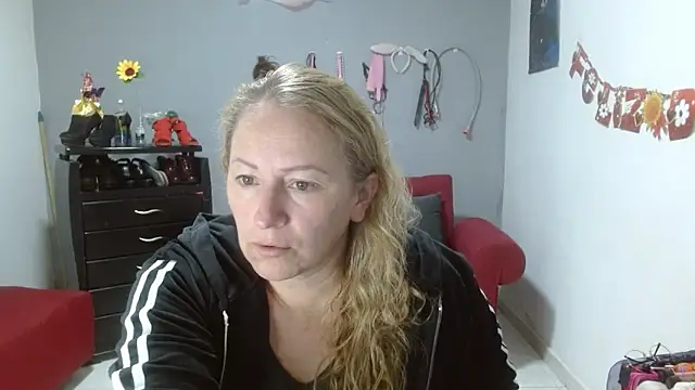 emperabigbootybigass online show from March 19, 2025, 12:23 pm