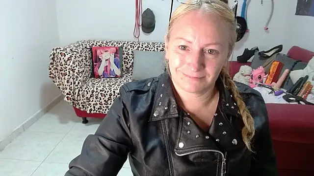 emperabigbootybigass online show from April 1, 2026, 12:39 pm