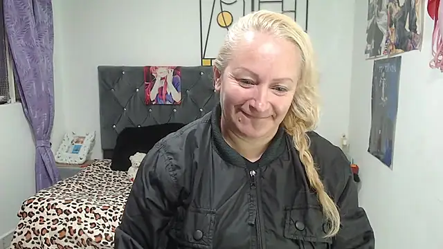 emperabigbootybigass online show from July 16, 2026, 12:33 pm