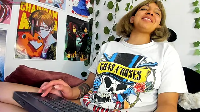 Snapshot of miku_katsuragi chatting on January 8, 2025, 5:59 am miku katsuragi online show from January 8, 2025, 5:59 am