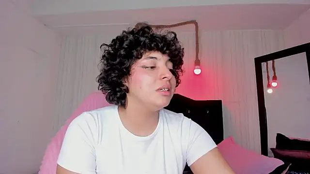 Snapshot of miku_katsuragi chatting on October 6, 2025, 5:16 am miku katsuragi online show from October 6, 2025, 5:16 am