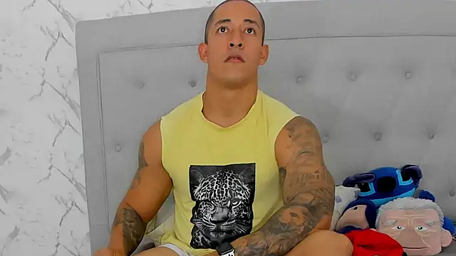 luigiferrara online show from December 1, 2025, 2:49 am