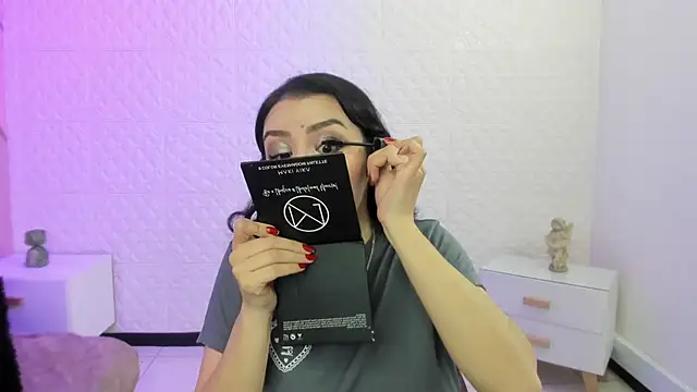 Violetaa diazz online show from March 6, 2026, 9:11 pm