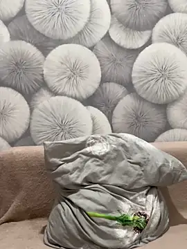 Snapshot of Milka23 chatting on March 14, 2025, 5:46 pm Milka23 online show from March 14, 2025, 5:46 pm