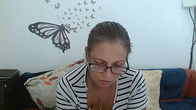 Snapshot of LadyHellene chatting on July 16, 2026, 4:40 am LadyHellene online show from July 16, 2026, 4:40 am