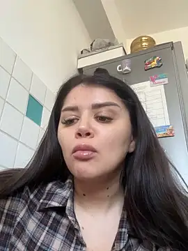 Amberseyes online show from May 15, 2026, 12:12 pm