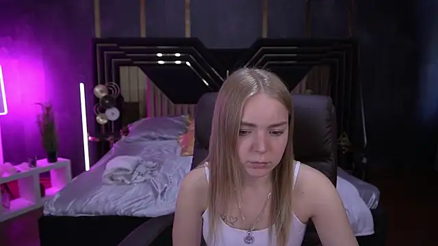 EmilySunshineS online show from October 13, 2025, 1:44 pm