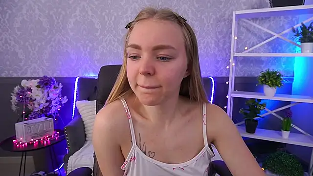 EmilySunshineS online show from November 17, 2025, 7:58 am