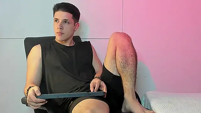 Snapshot of Adan_rivas_ chatting on January 7, 2025, 11:24 pm Adan rivas online show from January 7, 2025, 11:24 pm