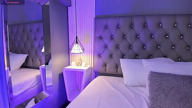 VioletthaRous online show from April 2, 2026, 6:05 pm