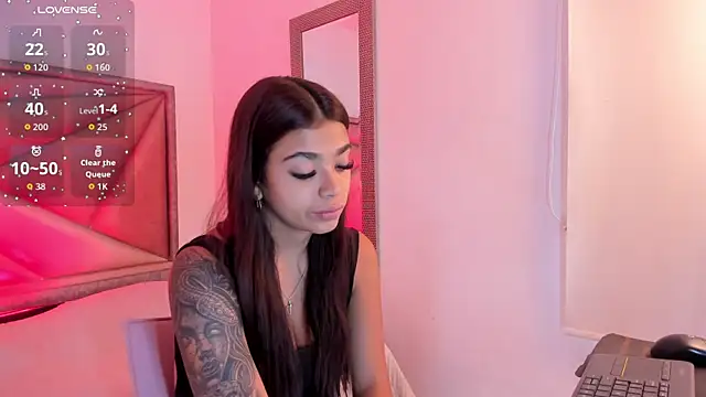 GiaFu online show from December 14, 2025, 6:12 pm