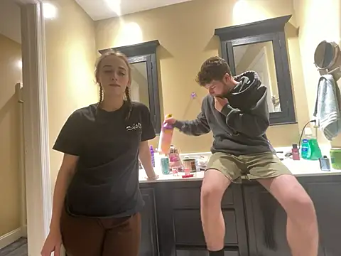 Snapshot of Maxinebabyyy chatting on December 18, 2024, 2:32 am Maxinebabyyy online show from December 18, 2024, 2:32 am