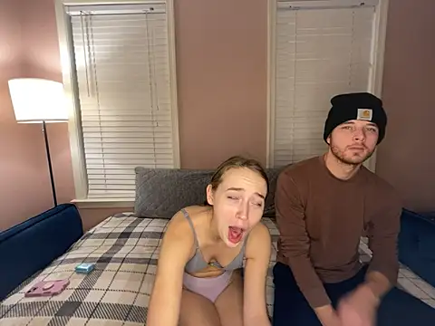 Snapshot of Maxinebabyyy chatting on January 4, 2025, 2:35 am Maxinebabyyy online show from January 4, 2025, 2:35 am