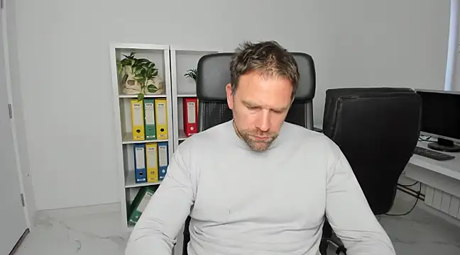 Snapshot of John-E-Dough chatting on December 3, 2024, 8:16 am John-E-Dough online show from December 3, 2024, 8:16 am