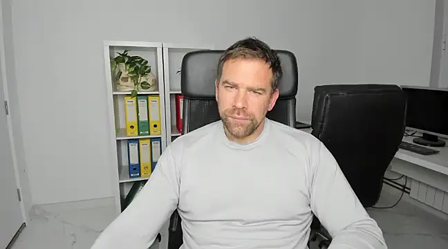 Snapshot of John-E-Dough chatting on December 4, 2024, 4:54 am John-E-Dough online show from December 4, 2024, 4:54 am