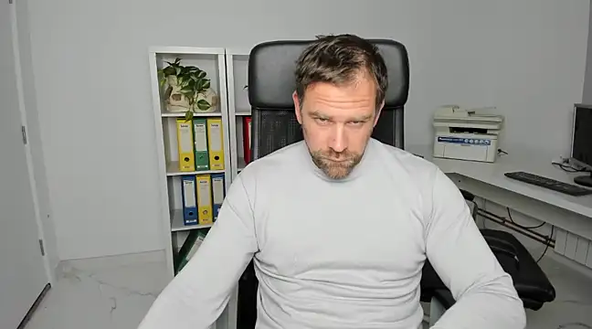 Snapshot of John-E-Dough chatting on December 8, 2024, 4:57 am John-E-Dough online show from December 8, 2024, 4:57 am