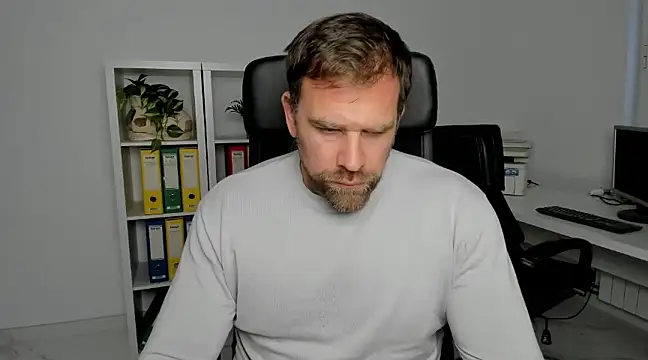 Snapshot of John-E-Dough chatting on December 11, 2024, 8:47 am John-E-Dough online show from December 11, 2024, 8:47 am