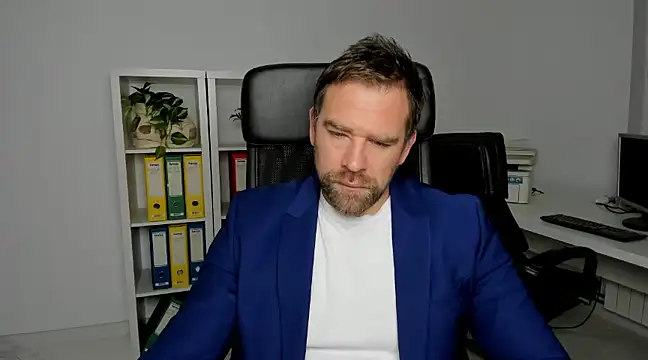 Snapshot of John-E-Dough chatting on December 12, 2024, 5:42 am John-E-Dough online show from December 12, 2024, 5:42 am