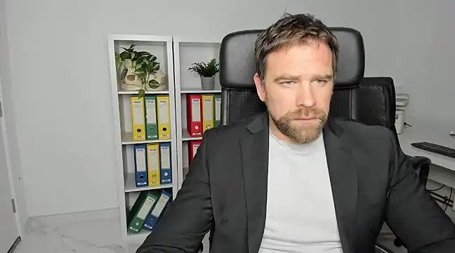 Snapshot of John-E-Dough chatting on December 17, 2024, 5:07 am John-E-Dough online show from December 17, 2024, 5:07 am