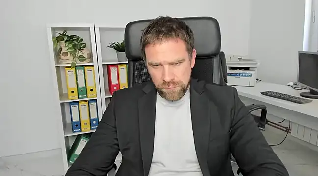 Snapshot of John-E-Dough chatting on December 19, 2024, 7:18 am John-E-Dough online show from December 19, 2024, 7:18 am