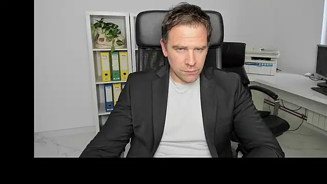 Snapshot of John-E-Dough chatting on December 21, 2024, 1:42 pm John-E-Dough online show from December 21, 2024, 1:42 pm