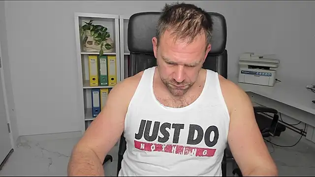 Snapshot of John-E-Dough chatting on December 31, 2024, 6:05 am John-E-Dough online show from December 31, 2024, 6:05 am