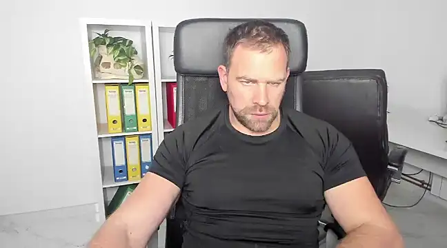 Snapshot of John-E-Dough chatting on January 5, 2025, 5:41 am John-E-Dough online show from January 5, 2025, 5:41 am