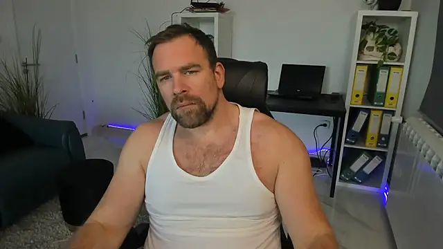 Snapshot of John-E-Dough chatting on November 25, 2025, 8:58 am John-E-Dough online show from November 25, 2025, 8:58 am