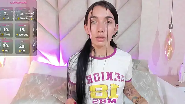 Snapshot of Mollymoon1 chatting on December 9, 2024, 8:54 pm Mollymoon1 online show from December 9, 2024, 8:54 pm