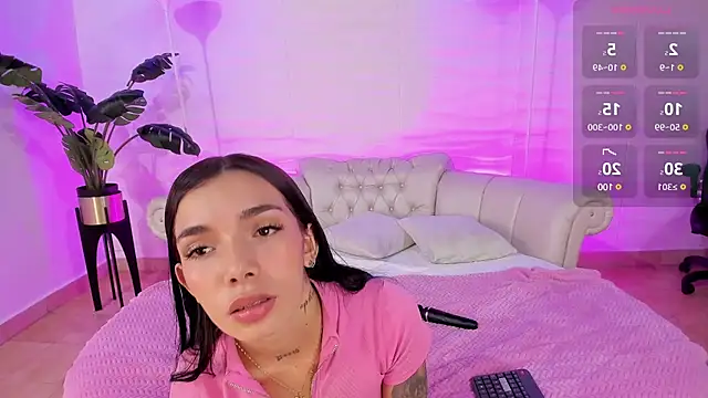 Snapshot of Mollymoon1 chatting on December 30, 2024, 7:00 pm Mollymoon1 online show from December 30, 2024, 7:00 pm